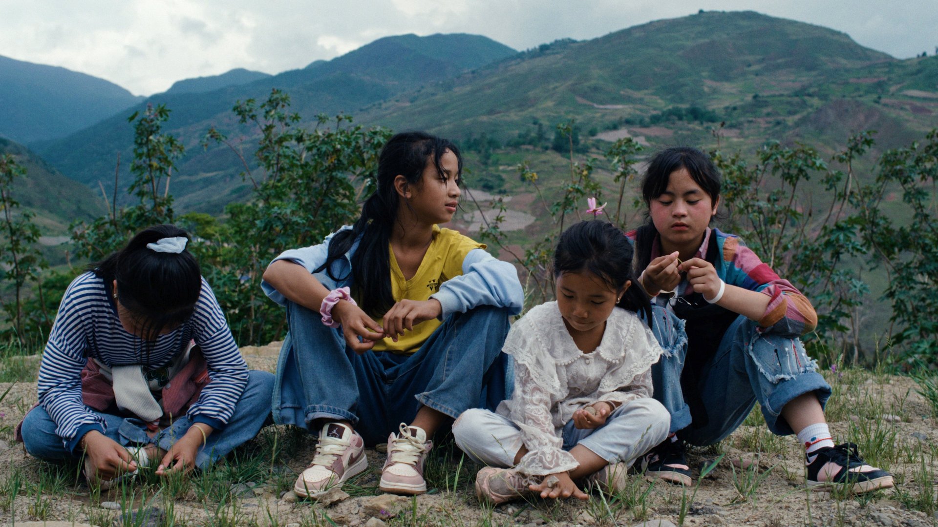 filmstill Whispers in May